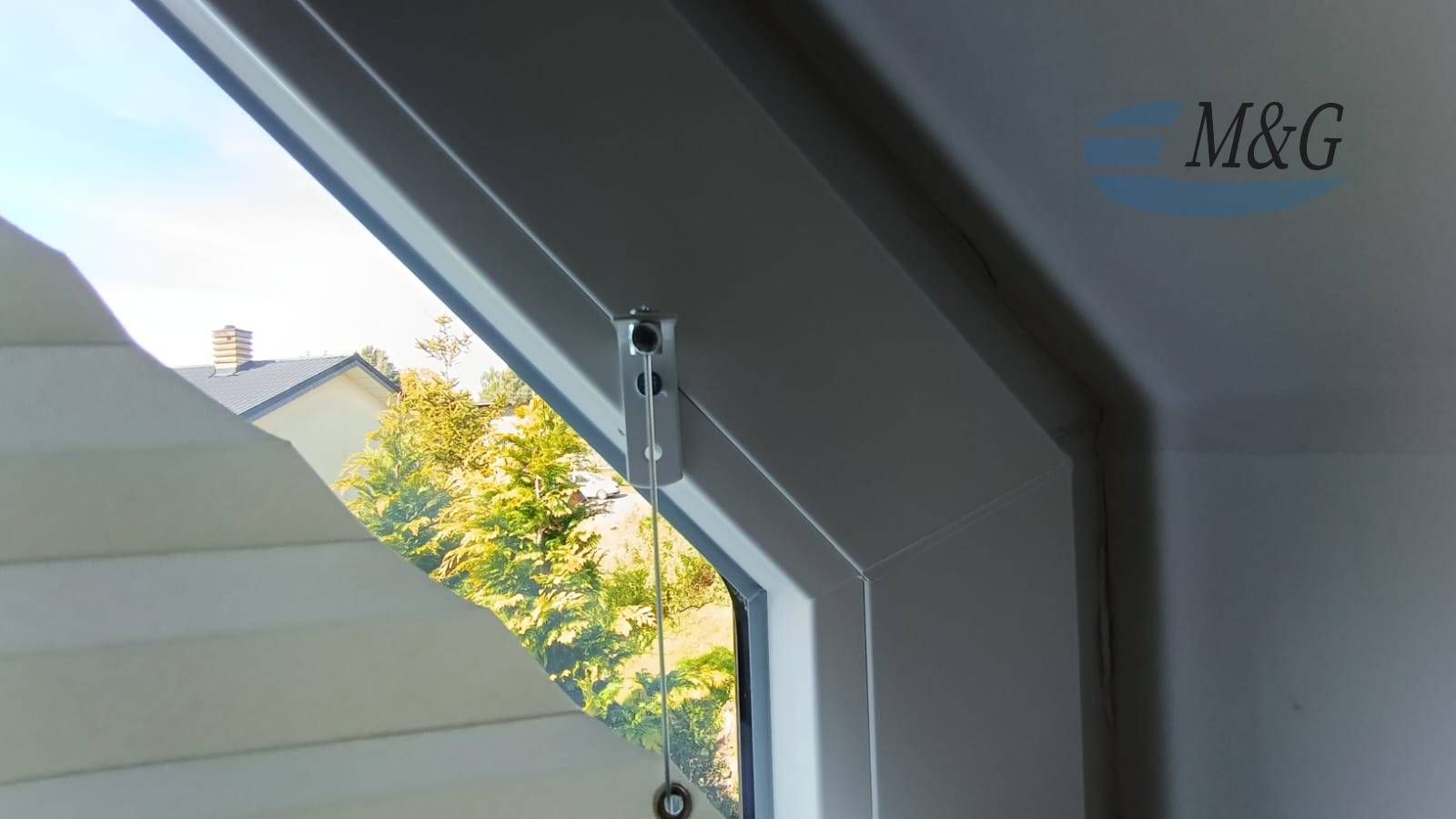 Haczyk montażowy plisy